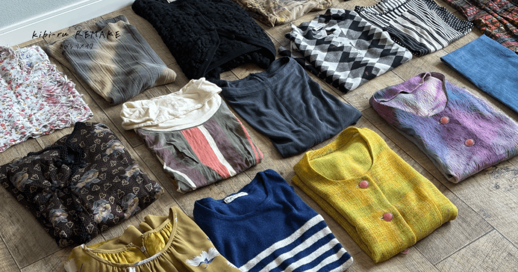 「捨てられないけど使えない」亡き母の洋服15着を、2種類のバッグにリメイクしました。1枚ずつていねいに芯地を貼り、耐久性にもこだわっています。実家の片付けでお悩みの方へ、思い出を使い続けられる喜びへ変える提案です。